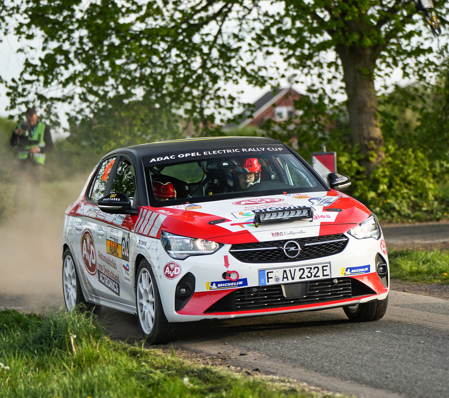 avd_pm_avd-young-talent-startet-mit-sieg-rallye_1500x1331px.jpg AvD Pressemeldung - AvD Young Talent Team startet mit Sieg in die elektrische Rallye-Saison