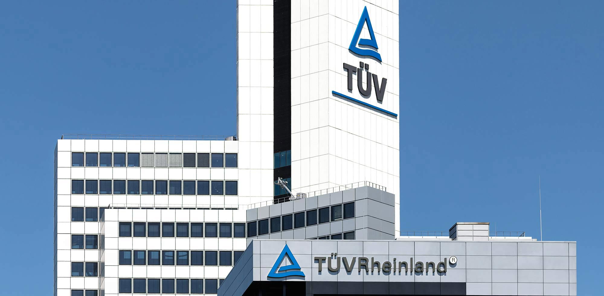 AvD Artikel -  Gebäude von TÜV.