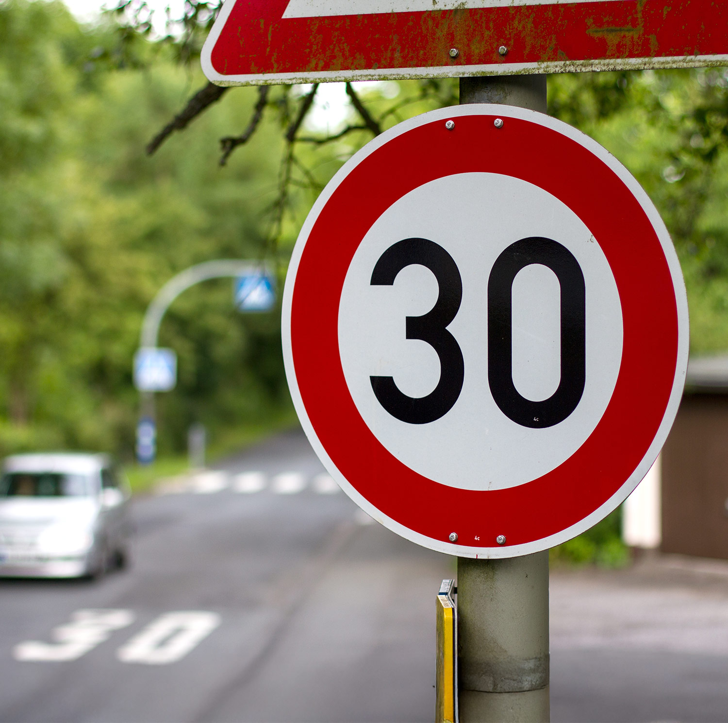 AvD Pressemeldung  - Verkehrssicherheit mit Augenmaß, statt pauschaler Tempolimits